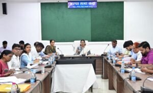 कलेक्टर लीना कमलेश मंडावी ने साप्ताहिक समय-सीमा बैठक में दिए आवश्यक निर्देश 2 IMG 20250703 WA0052