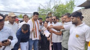 युवा कांग्रेस का बढ़ती महंगाई बिजली बिल को लेकर हस्ताक्षर अभियान_नुक्कड़ सभा एवं बिजली बिल जलाओ कार्यक्रम के तहत विरोध प्रदर्शन... 2 IMG 20251004 WA0014