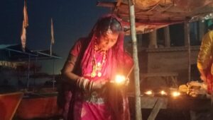 मां की बरसी पूजा वाराणसी के मणिकर्णिका घाट में संपन्न, वैष्णो धाम निर्माण का लिया संकल्प 3 IMG 20251027 WA0085