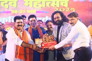 उपमुख्यमंत्री विजय शर्मा के आमंत्रण पर छत्तीसगढ़ के प्रसिद्ध गायक अनुराग शर्मा राज्योत्सव में आज 03 नवम्बर को देंगे अपनी प्रस्तुति 2 IMG 20251103 WA0018