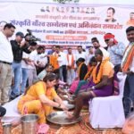 सांस्कृतिक स्वाभिमान का शंखनाद, पंडरिया में 165 आदिवासी नागरिकों की घर वापसी, विधायक भावना बोहरा ने पैर पखारकर किया सम्मान 2 IMG 20260222 WA0058