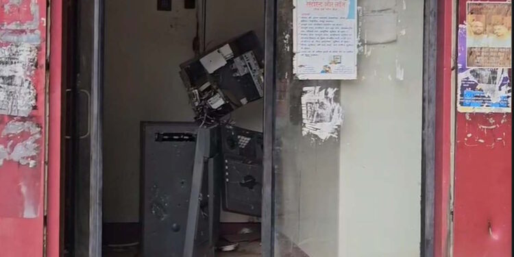 कलेक्टर कार्यालय परिसर में एटीएम लूट की कोशिश, आरोपी मौके पर गिरफ्तार