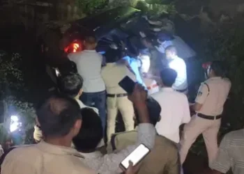 ग्वालियर में कांवड़ यात्रियों पर टूटी मौत की गाड़ी — चार की दर्दनाक मौत, दो गंभीर घायल 8 ग्वालियर में कांवड़ यात्रियों पर टूटी मौत की गाड़ी — चार की दर्दनाक मौत, दो गंभीर घायल