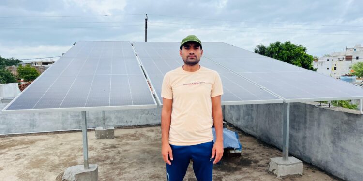 प्रधानमंत्री सूर्यघर मुफ्त बिजली योजना से  ओंकार साहू ने हरित ऊर्जा की ओर बढ़ाया कदम