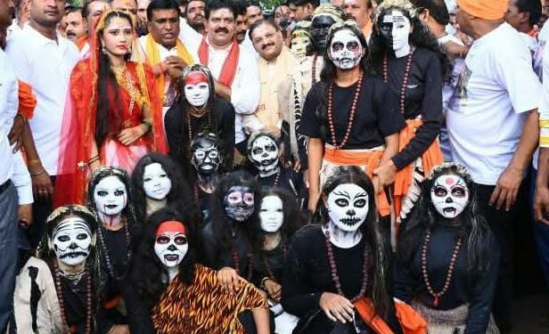 कस्तूरबा विद्यालय की झांकी और शिव तांडव ने भोरमदेव पदयात्रा को बनाया ऐतिहासिक 1 कस्तूरबा विद्यालय की झांकी और शिव तांडव ने भोरमदेव पदयात्रा को बनाया ऐतिहासिक