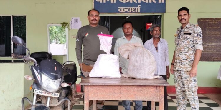 📰 कबीरधाम पुलिस की बड़ी कार्रवाई: अवैध शराब की बड़ी खेप जब्त, दो तस्कर गिरफ्तार