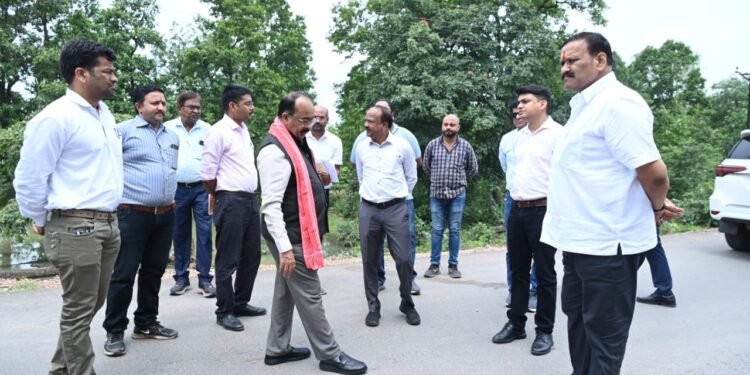 उप मुख्यमंत्री  अरुण साव ने रतनपुर-पेंड्रा नेशनल हाईवे सड़क निर्माण का किया औचक निरीक्षण