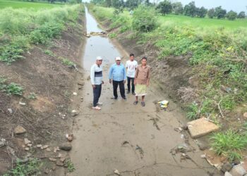 नहर से पानी नहीं मिलने पर क्षेत्र के किसान चिंतित तत्काल नहर में पानी देने की मांग 