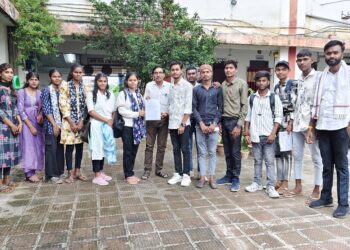 अभाविप द्वारा महाविद्यालय के प्रवेश पोर्टल को पुनः प्रारंभ करने हेतु कुलपति के नाम सौंपा ज्ञापन