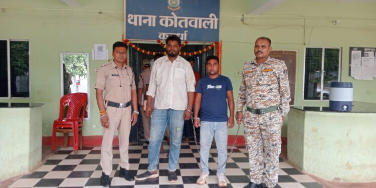 नवीन बाजार चौक में दो पक्षों के बीच मारपीट – पुलिस ने शामिल व्यक्तियों का पता कर की त्वरित एवं कड़ी कार्रवाई 1 नवीन बाजार चौक में दो पक्षों के बीच मारपीट – पुलिस ने शामिल व्यक्तियों का पता कर की त्वरित एवं कड़ी कार्रवाई