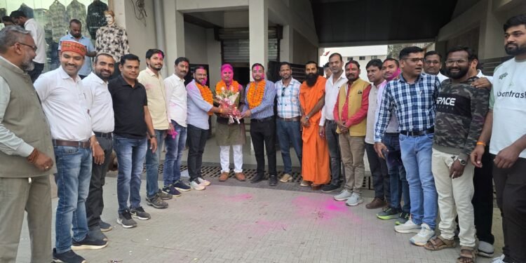 चंद्रनाहू युवा कुर्मी प्रकोष्ठ के प्रदेशअध्यक्ष राकेश का कवर्धा पहुंचने पर स्वागत