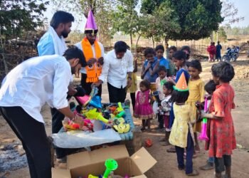 कबीरधाम | वनांचल क्षेत्र में होली की खुशियां बांटने पहुंची अभाविप, सैकड़ों परिवारों के चेहरे खिले