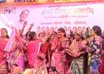 पंडरिया विधायक भावना बोहरा के नेतृत्व में महिला मोर्चा पंडरिया द्वारा होली मिलन समारोह का आयोजन