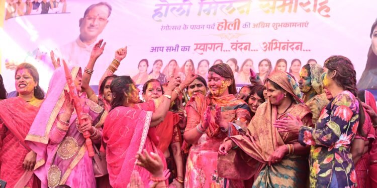 पंडरिया विधायक भावना बोहरा के नेतृत्व में महिला मोर्चा पंडरिया द्वारा होली मिलन समारोह का आयोजन