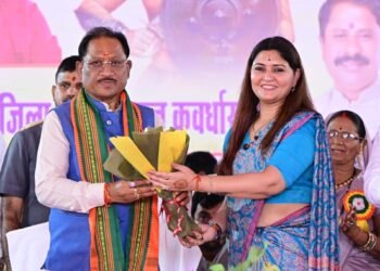 रानी अवंती बाई लोधी बलिदान दिवस समारोह में विधायक भावना बोहरा ने किया मुख्यमंत्री  विष्णु देव साय जी का स्वागत, विधानसभा के विभिन्न गाँव में 6 मूर्तियों का किया लोकार्पण