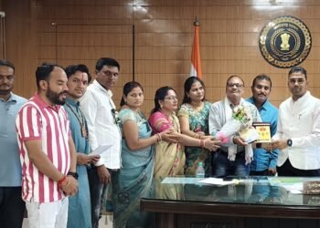 अखंड ब्राह्मण समाज पलारी के पदाधिकारियों ने की सौजन्य मुलाकात की कलेक्टर से अवगत कराऐ क्षेत्र की समस्याओं को 