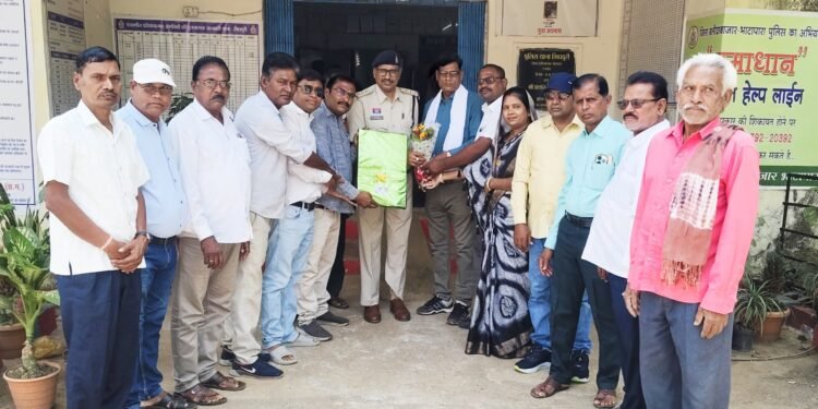 पुलिस थाना गिधपुरी में नए थाना प्रभारी ने संभाला पदभार, जनप्रतिनिधियों ने दी बधाई