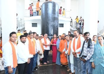 जानकीवन धाम शिव मंदिर प्राण प्रतिष्ठा में पर्यटन मंत्री श्री राजेश अग्रवाल जी और पंडरिया विधायक भावना बोहरा ने पूजा कर छत्तीसगढ़ की समृद्धि की कामना की