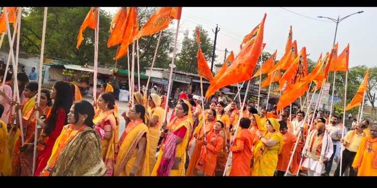 अखंड ब्राह्मण सेवा समिति पलारी की तत्वाधान में बड़ी ही धूमधाम से भगवान परशुराम जी की शोभा यात्रा निकाला गया।