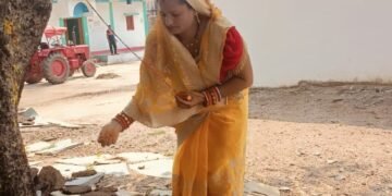 महिलाओं ने अखंड सौभाग्य सुख समृद्धि और पति की लंबी आयु के लिए वट सावित्री की व्रत रखी 