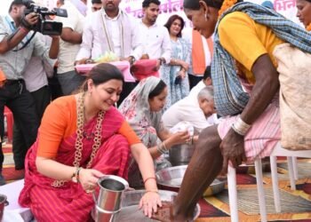 विधायक भावना बोहरा के प्रयास ला रहे बड़े बदलाव, धर्मांतरण पर कड़ा प्रहार, पास्टर सहित वनांचल क्षेत्र के छः गाँव के 200 लोगों ने की मूल धर्म में घर वापसी