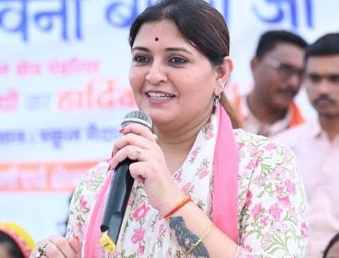 खाद की कालाबाजारी पर विधायक भावना बोहरा का सख्त एक्शन, परसवारा और पांडातराई में प्रशासन की ताबड़तोड़ छापेमार कार्रवाई, अनियमितता मिलने पर दुकान तत्काल सील