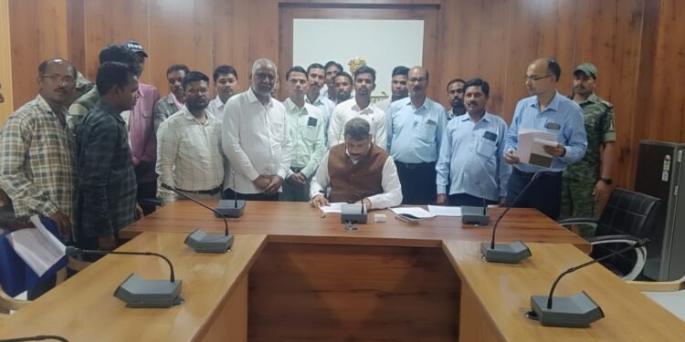 सर्व यादव समाज ने नवपदस्थ एसपी से की मुलाकात, कानून-व्यवस्था पर चर्चा, जन्माष्टमी पर मांस बिक्री और शराब दुकान बंद रखने की मांग, कलेक्टर को सौंपा ज्ञापन 1 सर्व यादव समाज ने नवपदस्थ एसपी से की मुलाकात, कानून-व्यवस्था पर चर्चा, जन्माष्टमी पर मांस बिक्री और शराब दुकान बंद रखने की मांग, कलेक्टर को सौंपा ज्ञापन