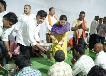 पंडरिया विधायक भावना बोहरा का महादेव की भक्ति के साथ मानव सेवा का संकल्प : अमरकंटक और डोंगरिया में 1.5 लाख से अधिक कांवड़ियों और श्रद्धालुओं ने किया भोजन