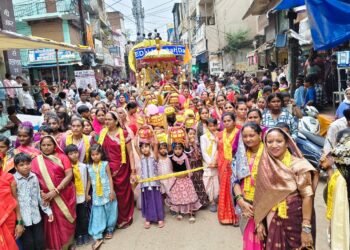 शोभायात्रा में दिखी यदुवंशी संस्कृति की झलक, मटकी फोड़ और राऊत नाचा रहा आकर्षण 9 शोभायात्रा में दिखी यदुवंशी संस्कृति की झलक, मटकी फोड़ और राऊत नाचा रहा आकर्षण