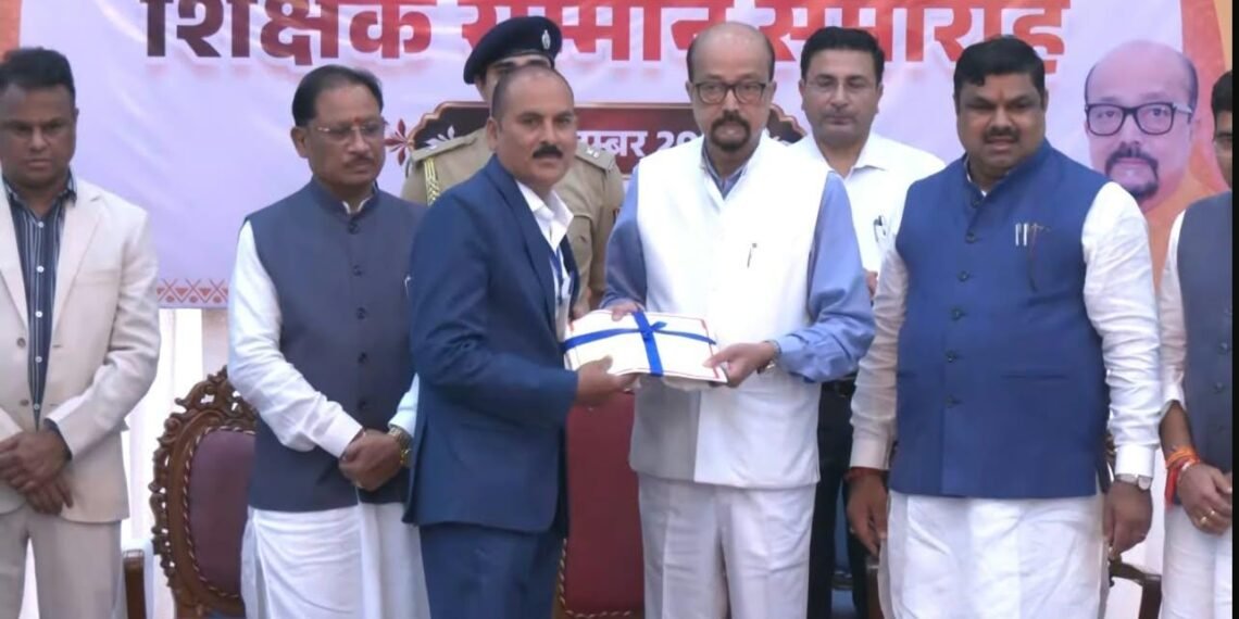 शिक्षा के तपस्वी सी.पी. चंद्रवंशी को मिला राज्यपाल पुरस्कार, क्षेत्र में हर्ष की लहर