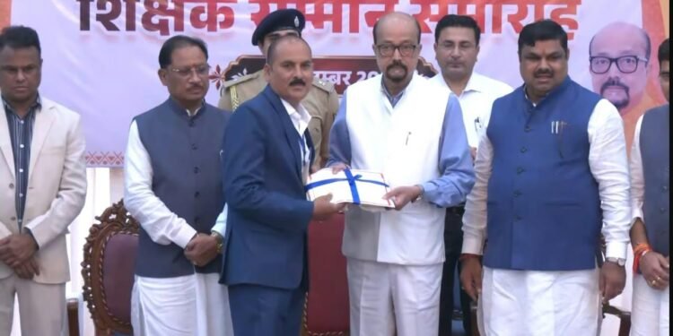 शिक्षा के तपस्वी सी.पी. चंद्रवंशी को मिला राज्यपाल पुरस्कार, क्षेत्र में हर्ष की लहर