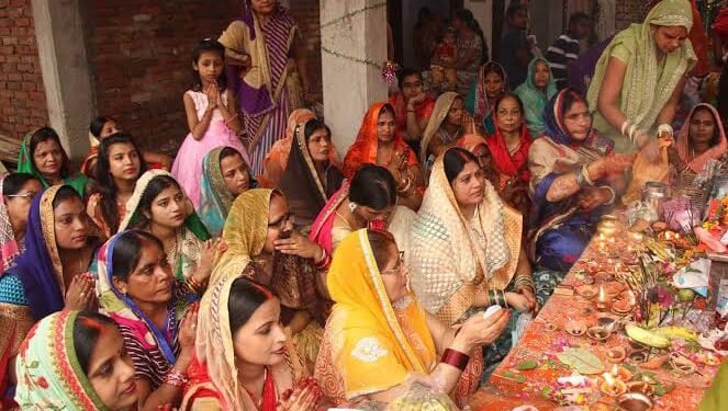 ग्राम धरहर में हरितालिका तीज पर सुहागिनों ने रखा निर्जला व्रत