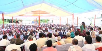 विधायक भावना बोहरा ने रखी सरदार पटेल की प्रतिमा की नींव, शेयरधारक किसानों को शक्कर व प्रशस्ति पत्र का किया वितरण
